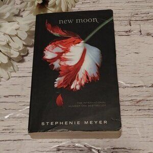 3/$13 New Moon young adult novel book by Stephenie Meyer, part of Twilight